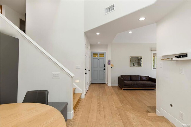 20 Grenada Ct in Manhattan Beach, CA - Building Photo - Building Photo