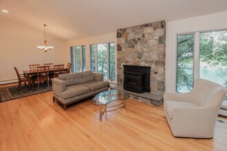 34-40 Forty Acre Mountain Rd in Danbury, CT - Foto de edificio - Building Photo