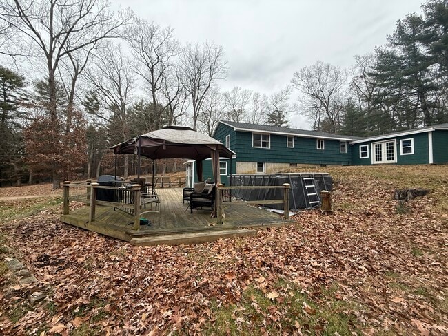 39 Navratil Rd in Willington, CT - Building Photo - Building Photo