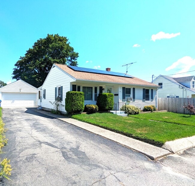 37 Chandler Ave in Pawtucket, RI - Building Photo - Building Photo