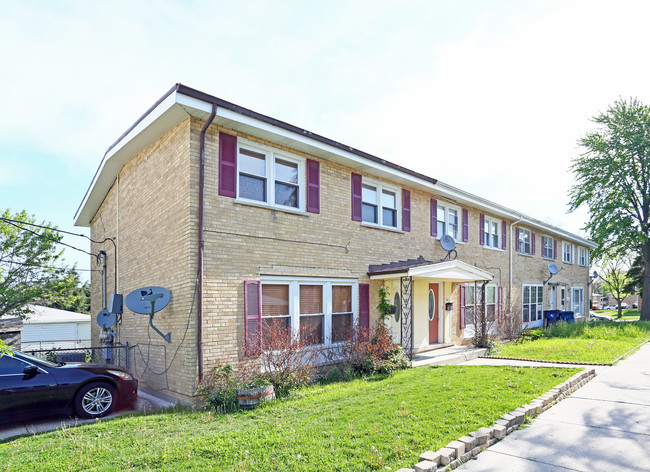 632-638 S Iowa Ave in Addison, IL - Building Photo - Building Photo