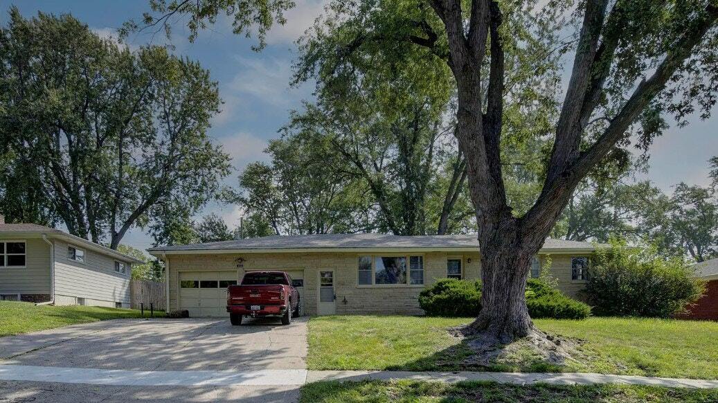 4935 S 129th St in Omaha, NE - Building Photo