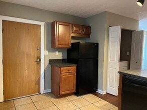 1411 Clay St in Cincinnati, OH - Building Photo - Building Photo