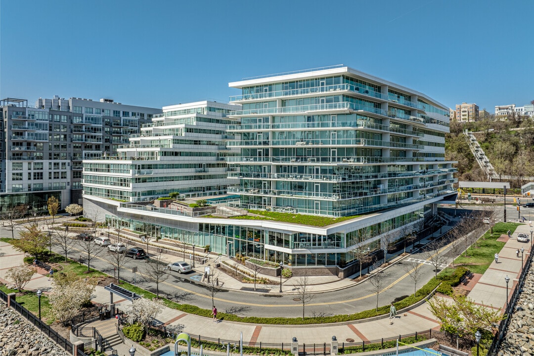 Avora in Weehawken, NJ - Building Photo