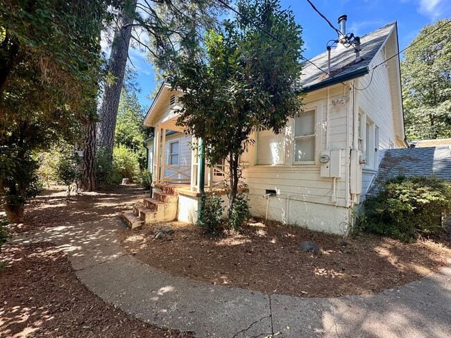 704 Butler St in Grass Valley, CA - Building Photo - Building Photo