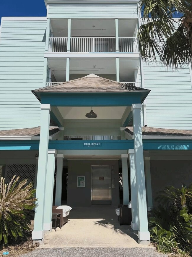 property at 140 W Mariners Cay Dr
