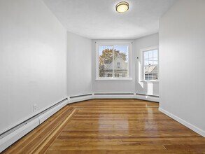 42 William St, Unit 1 in Medford, MA - Building Photo - Building Photo