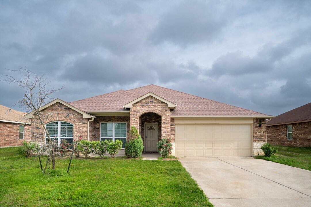 583 Rd 5138 in Cleveland, TX - Building Photo