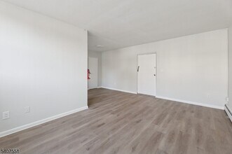 94 Park Ave in Nutley, NJ - Building Photo - Building Photo