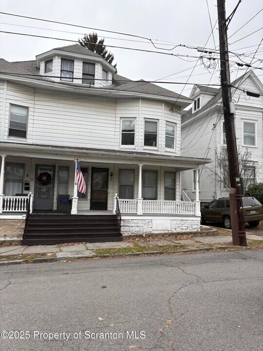 31 Washington St in Carbondale, PA - Building Photo