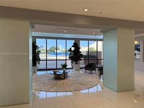 20335 W Country Club Dr in Aventura, FL - Building Photo - Building Photo
