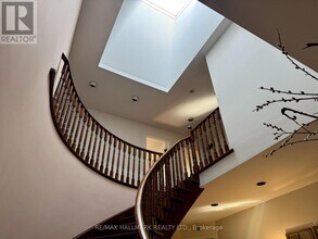 131 Horsham Ave in Toronto, ON - Building Photo - Building Photo