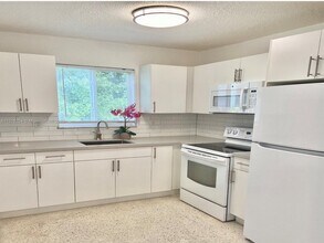 1012 SW 4th Ave-Unit -3 in Miami, FL - Building Photo - Building Photo