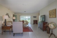 6986 W Country Club Dr N in Sarasota, FL - Foto de edificio - Building Photo