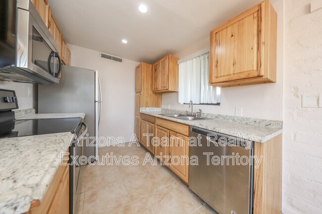 property at 3938-3938 N Park Ave