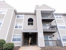 109 Cape Dorey Dr in Hampton, VA - Building Photo