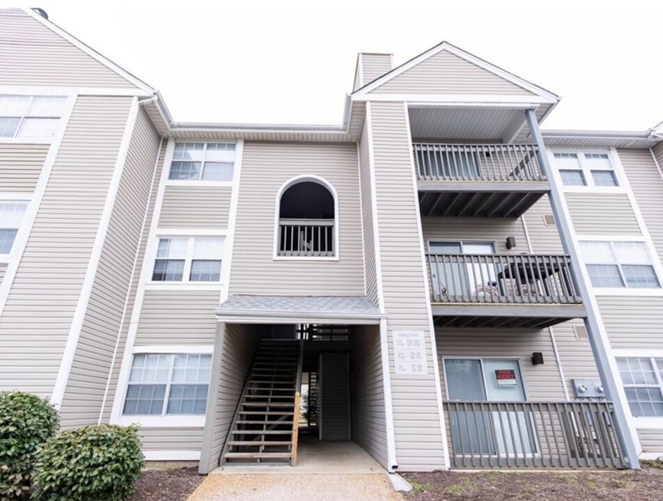 109 Cape Dorey Dr in Hampton, VA - Building Photo