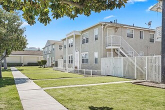 4451 Atlantic Ave in Long Beach, CA - Foto de edificio - Building Photo