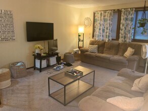 6936 Unity Ave N in Brooklyn Center, MN - Building Photo - Building Photo