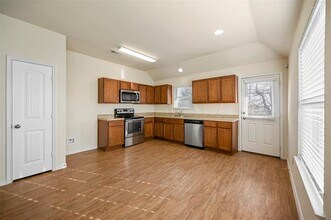 3408 Robin Rd in Ennis, TX - Building Photo - Building Photo