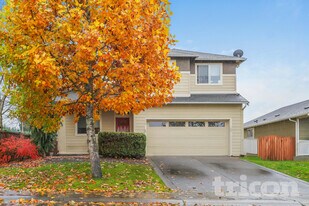 730 205th St Ct E in Spanaway, WA - Building Photo