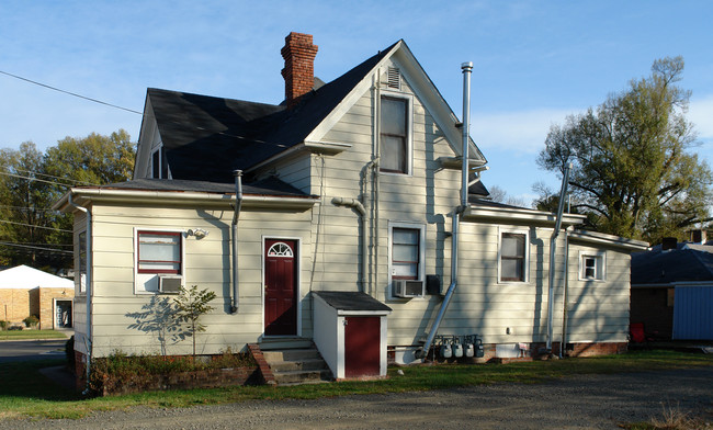 1417 Watts St in Durham, NC - Foto de edificio - Building Photo