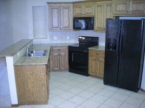 809 SW 38th St in Moore, OK - Building Photo - Building Photo