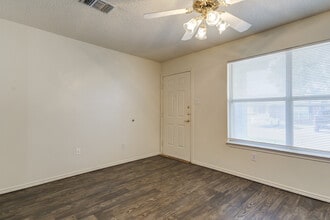 Greenwood Apartments A in Lubbock, TX - Building Photo - Building Photo
