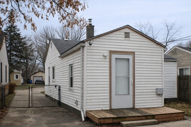 11055 Chapp Ave in Warren, MI - Building Photo - Building Photo
