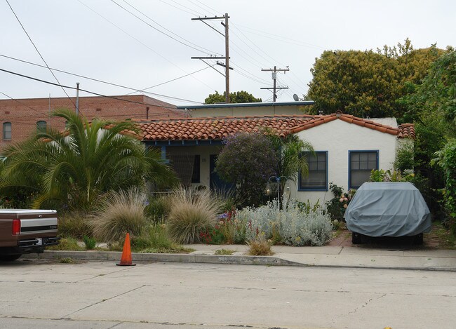 294 S Catalina St in Ventura, CA - Building Photo - Building Photo