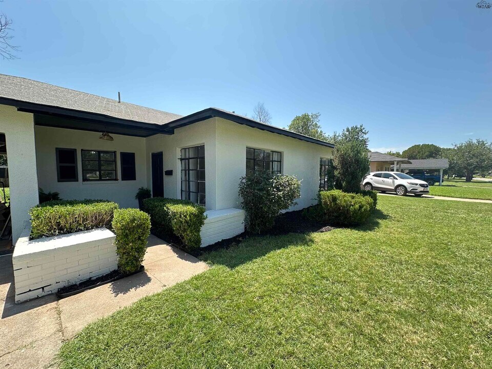 3105 Sherwood Ln in Wichita Falls, TX - Building Photo