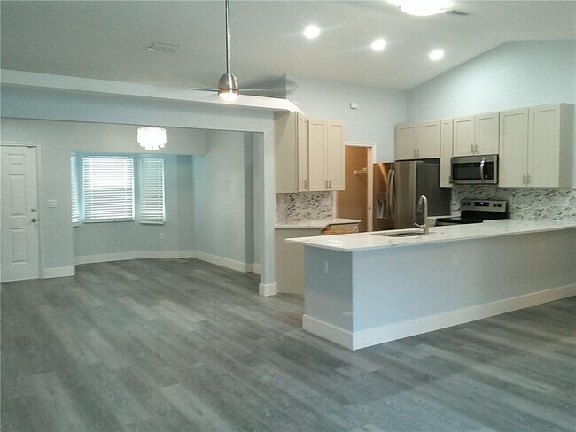 534 Beal St NW in Port Charlotte, FL - Building Photo - Building Photo