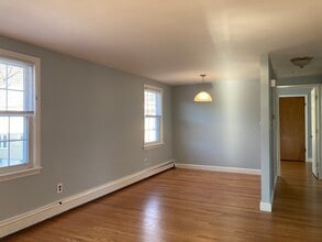 10 Pine Ave, Unit 10 in Arlington, MA - Building Photo - Building Photo