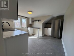20 Bayview Dr in Barrie, ON - Building Photo - Building Photo