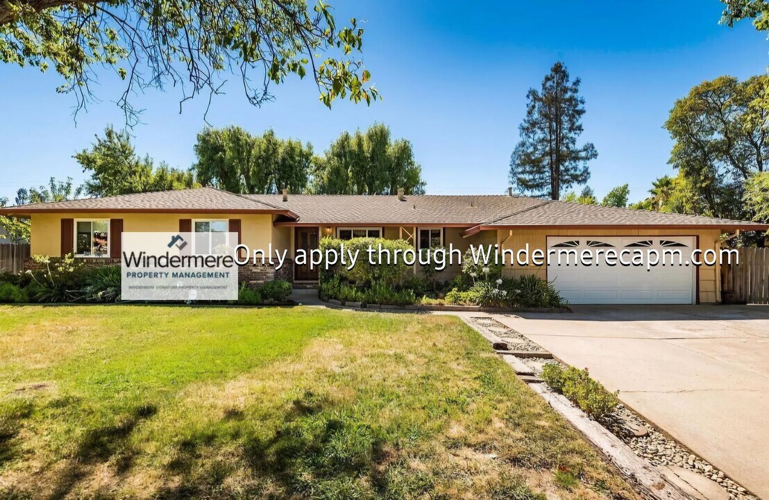 1751 Eastern Ave in Sacramento, CA - Building Photo