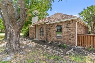 2148 Falcon Ridge Dr in Carrollton, TX - Building Photo - Building Photo