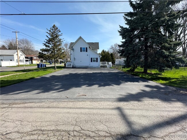 344 Clinton St in Lockport, NY - Building Photo - Building Photo