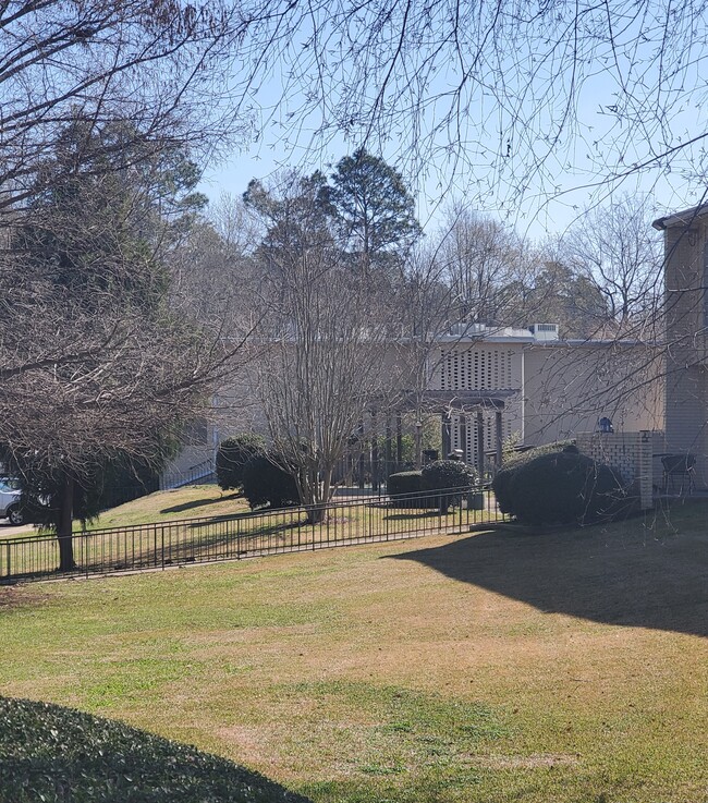 Forest Royale Apartments in Hattiesburg, MS - Building Photo - Building Photo