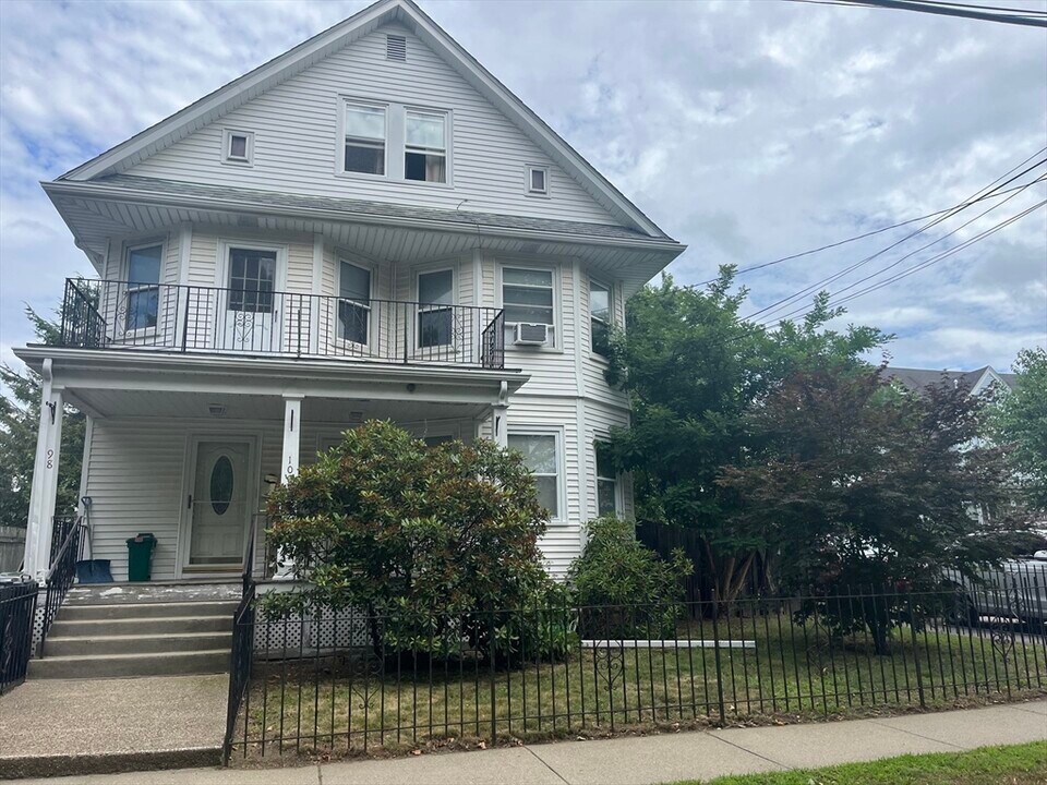 98 Dexter Ave in Watertown, MA - Building Photo