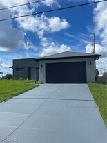 610 Floyd Ave S in Lehigh Acres, FL - Building Photo
