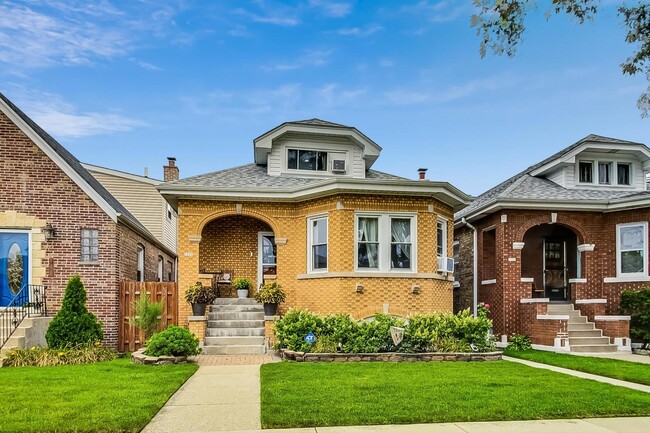 property at 5322 W Wolfram St