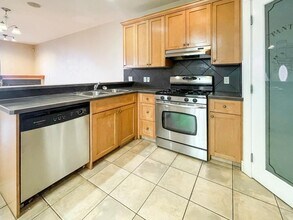 720-756 56 Ave SW in Calgary, AB - Building Photo - Building Photo