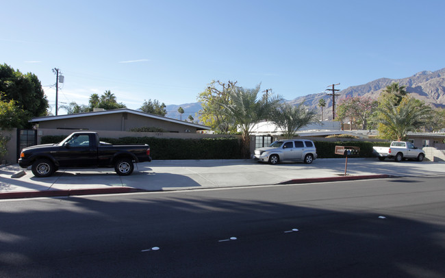 1327-1351 E Ramon Rd in Palm Springs, CA - Building Photo - Building Photo