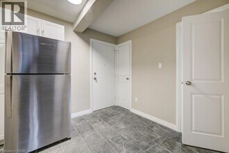 82 Elgin St S in Cambridge, ON - Building Photo - Building Photo