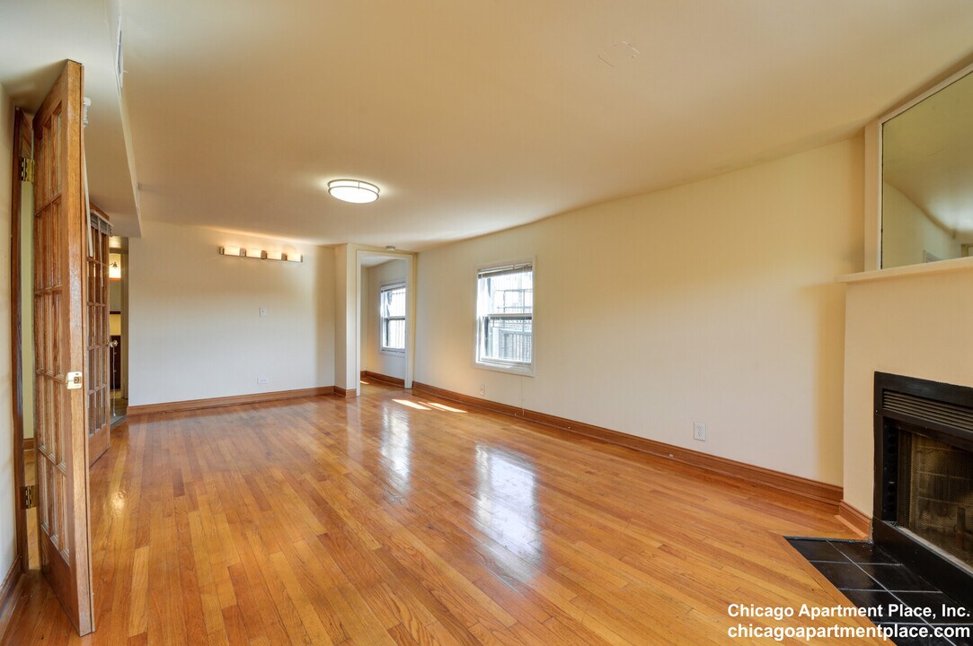 611 W Briar Pl in Chicago, IL - Building Photo