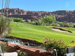 2410 W Entrada Trl in Saint George, UT - Foto de edificio - Building Photo