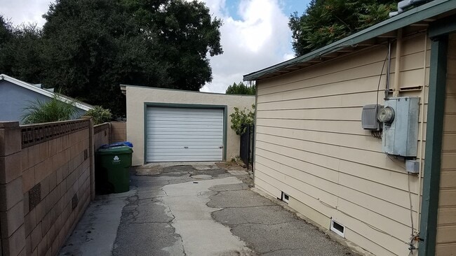 9915 Zitto Ln in Los Angeles, CA - Building Photo - Building Photo