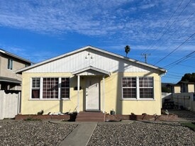 114 North N Street in Lompoc, CA - Building Photo