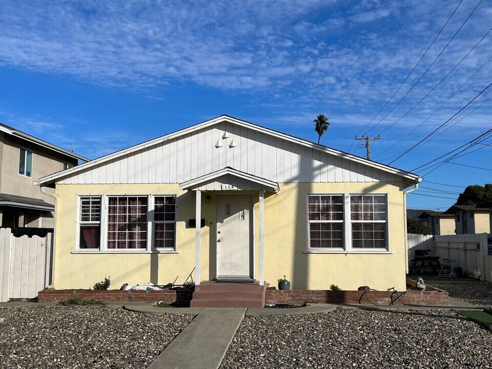 114 North N Street in Lompoc, CA - Building Photo