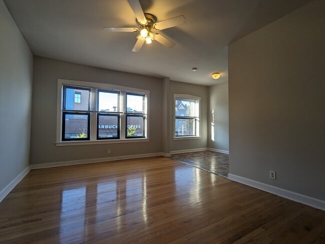 2234 W Wilson Ave, Unit 201